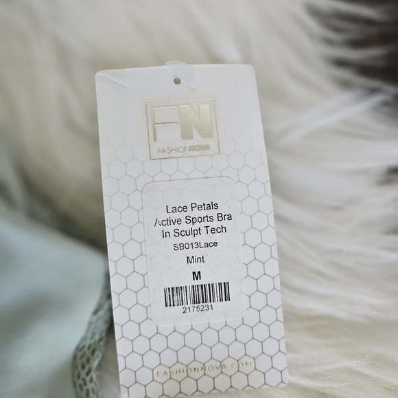 NWT Fashion Nova Sage Sports Bra SZ M - Picture 2 of 6